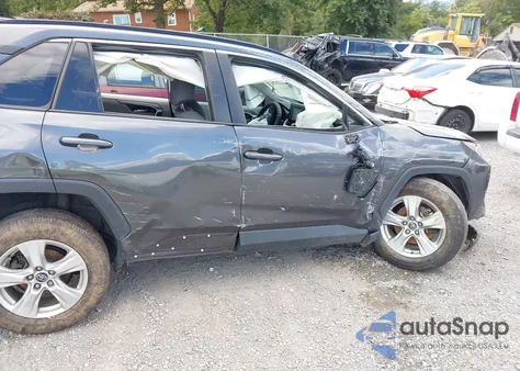 2020 Toyota Rav4 Xle z USA, uszkodzony, nr VIN 2T3W1RFV2LC065108